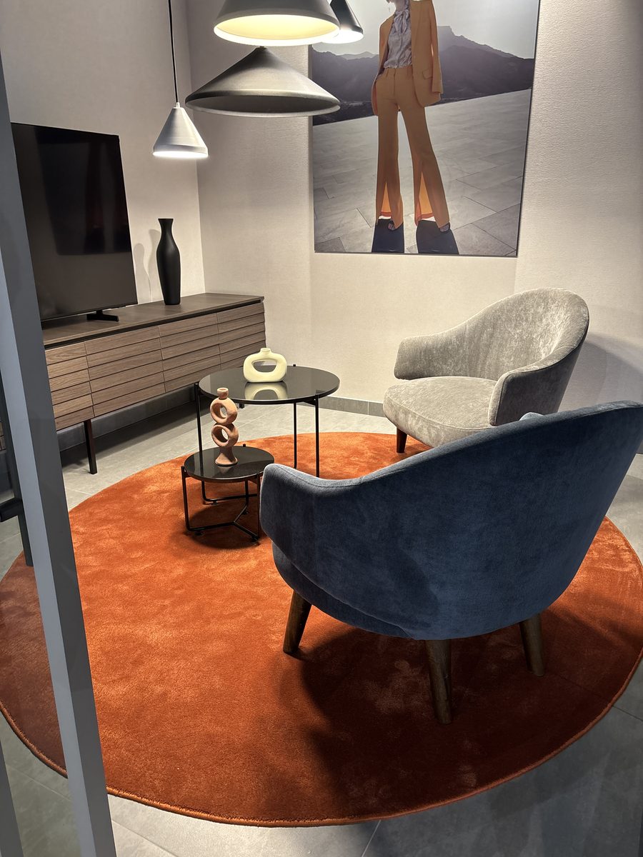 Vestidor con espejos y alfombra en rollo Vanity en tono neutro